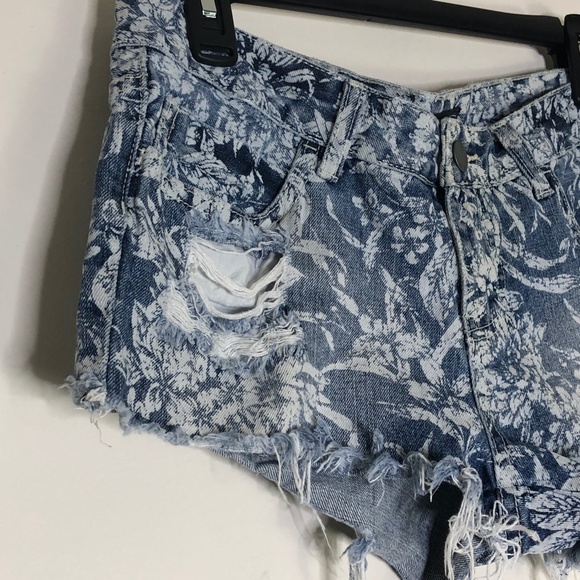 BILLABONG time keeps Floral Print Denim Distressed Shorty Shorts Size 5 - Picture 8 of 16